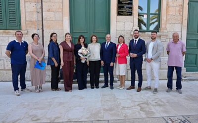 Potpisani ugovori za rekonstrukciju i opremanje Osnovne škole Vela Luka